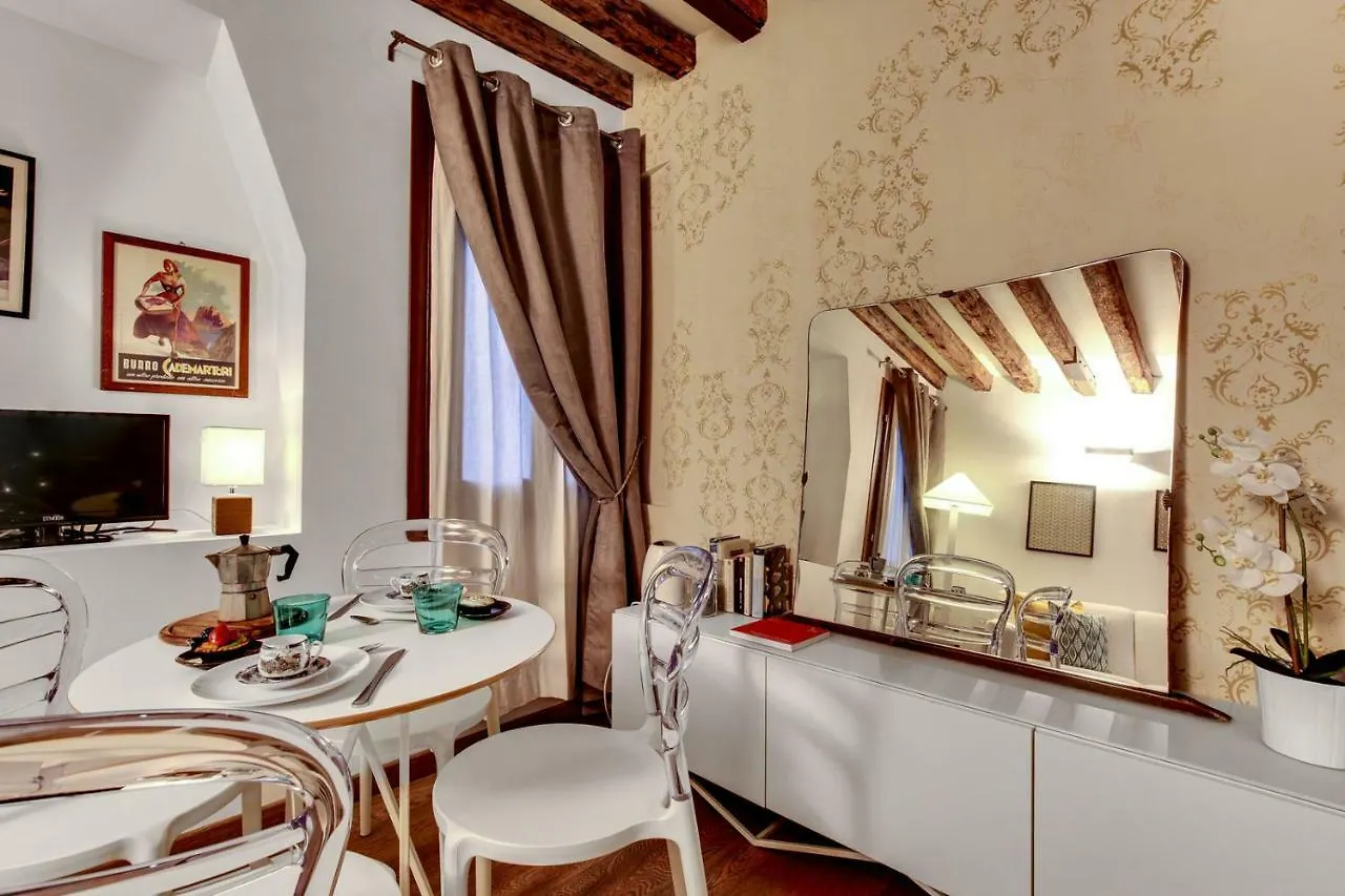Modern Apartment In Venice Gf 0*,  Italien