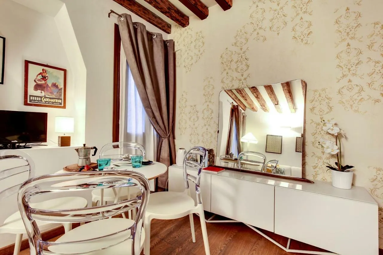 Modern Apartment In Venice Gf 0*,  Italien